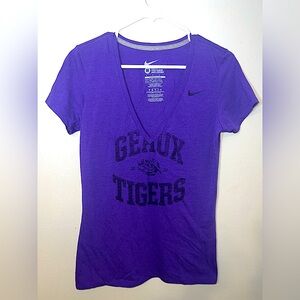 NIKE Women’s Slim Fit LSU V-Neck ‘GEAUX Tigers’ Short Sleeve Shirt! Size Medium.